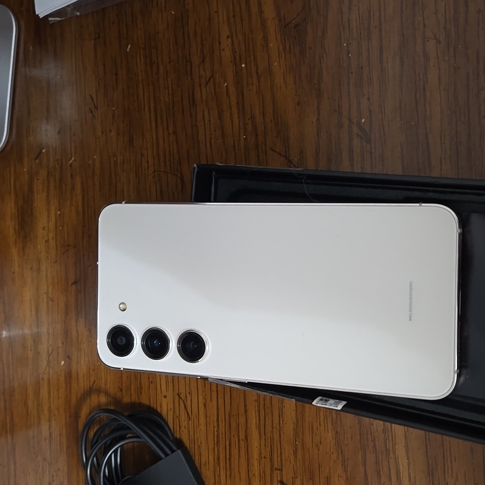 Samsung Galaxy S23 Phone